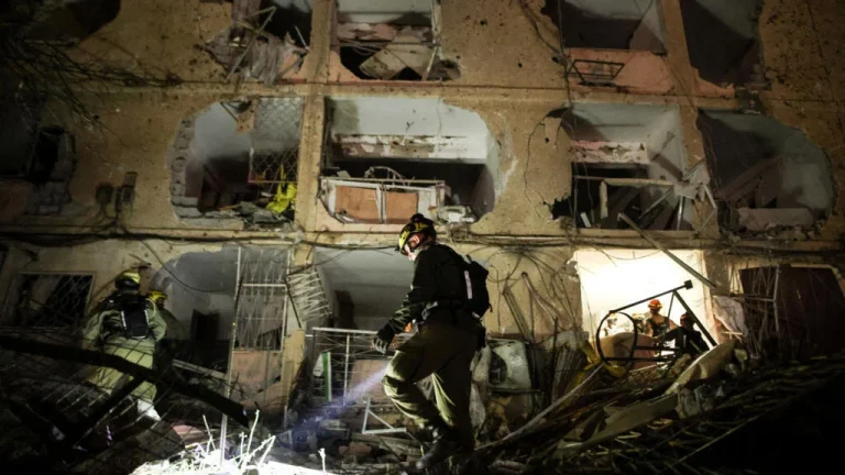 Missile strike hits Israeli nuclear facility