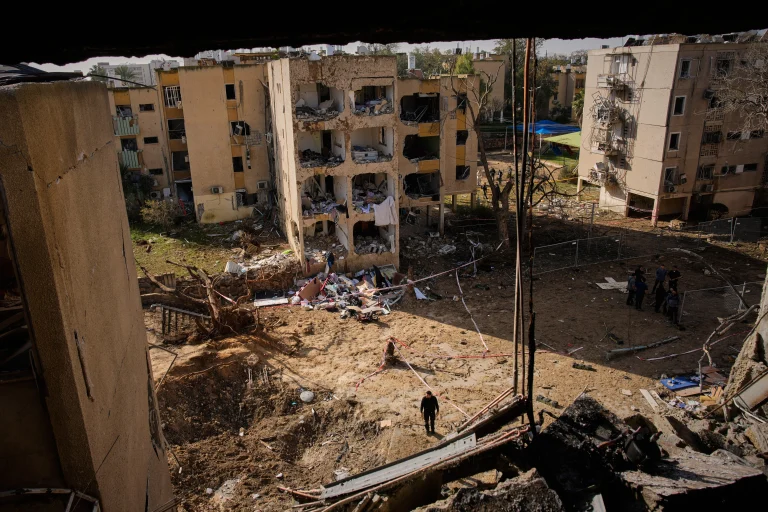 Iranian missile strike near Dimona nuclear site