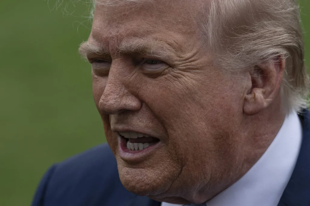 Trump Issues 48-Hour Ultimatum to Iran Over Hormuz Strait