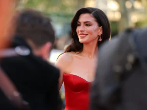 Anne Hathaway confident at 40