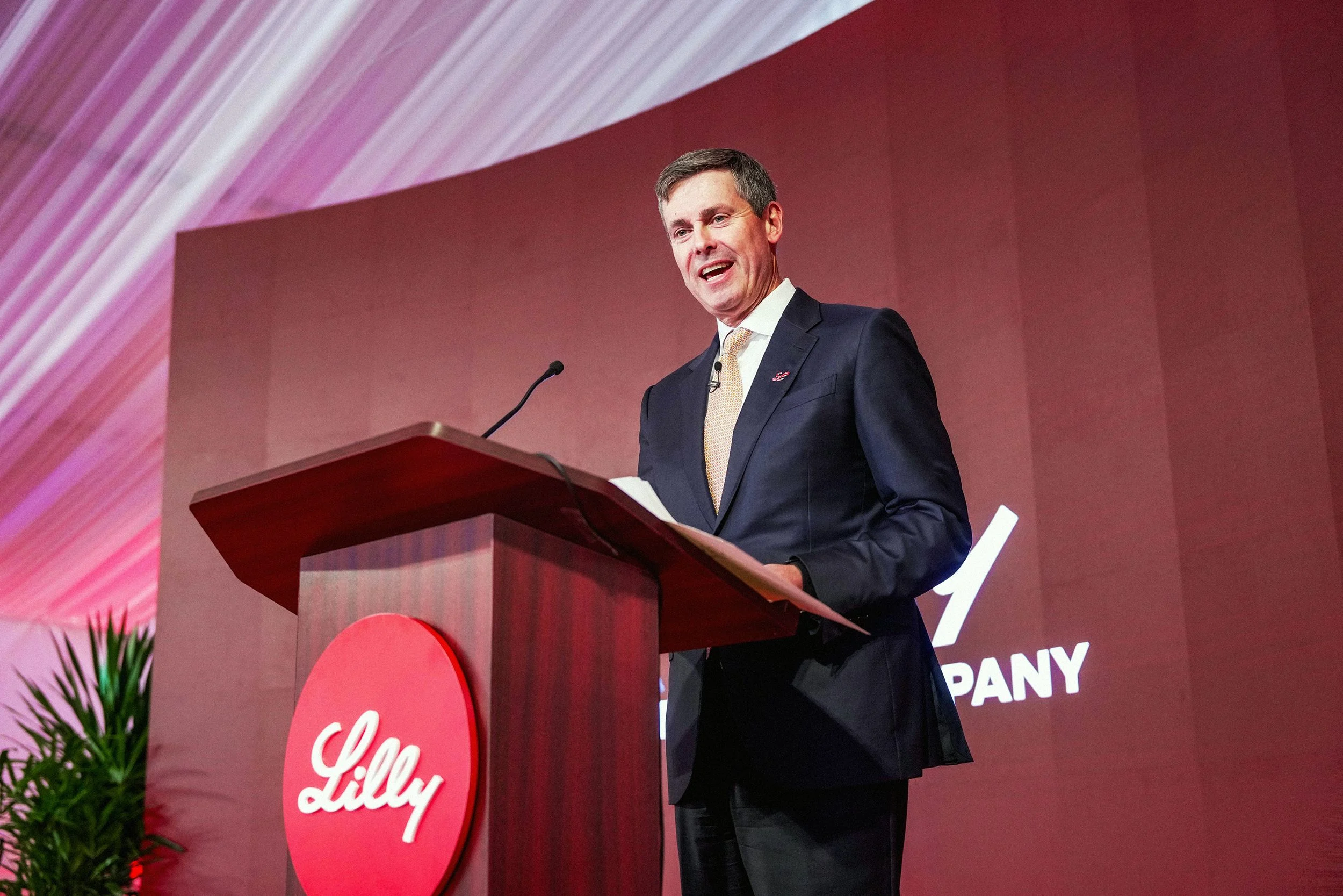 FDA Greenlights Eli Lilly’s GLP-1 Pill Amid Obesity Drug Race