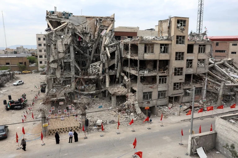 Iran-US war ceasefire threat image