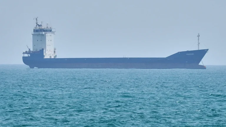Iranian ship seized Strait of Hormuz