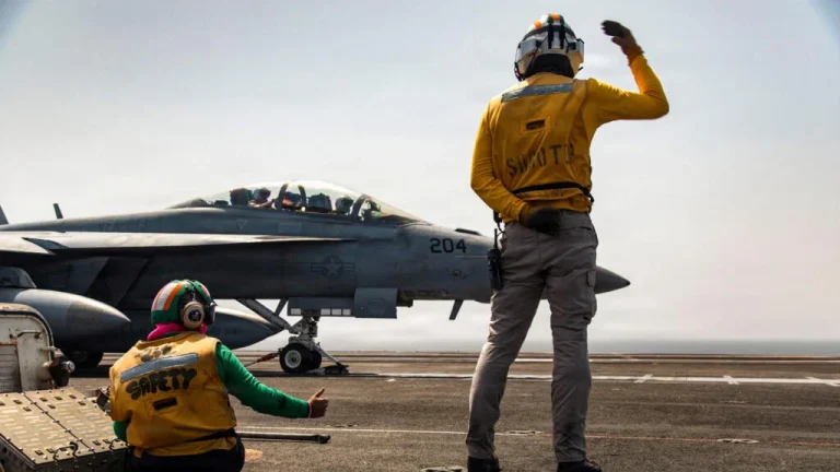 Trump Iran 48-hour ultimatum missing pilot