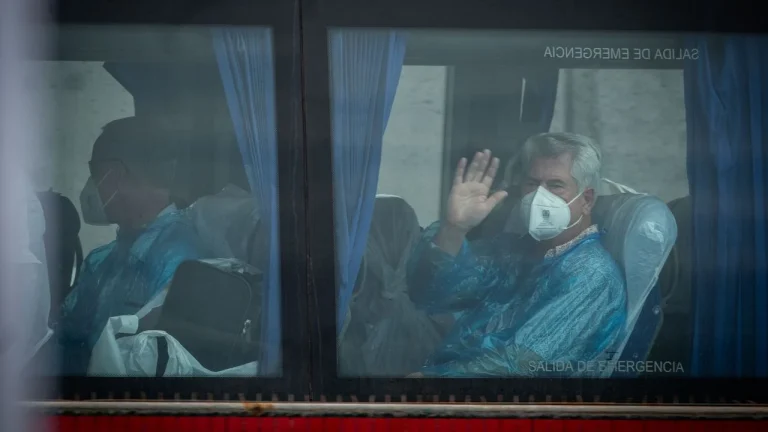 Close contact hantavirus risk illustration