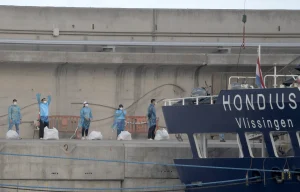 Hantavirus Ship Evacuated from Canary Islands: 3 in Biocontainment, Hundreds Disembarked