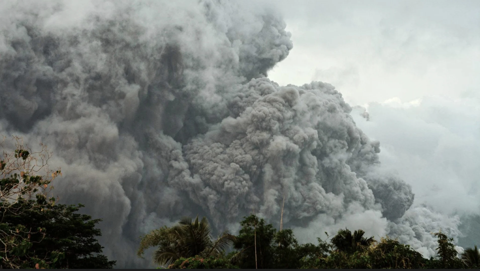 Mayon Volcano eruption blankets Bicol, triggers evacuations