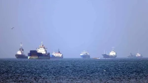Trump pauses Hormuz escort plan