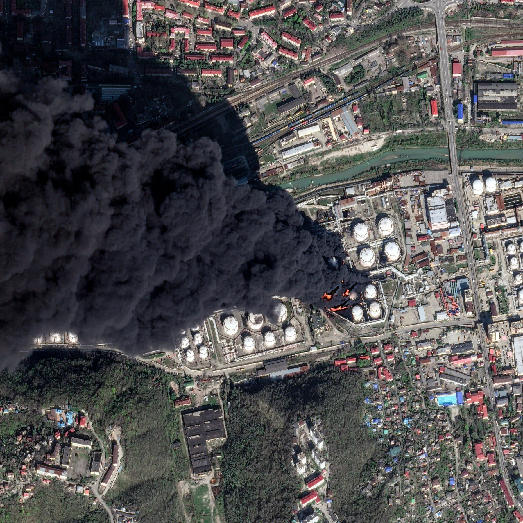 Ukraine oil strikes trigger fresh environmental crisis in Russian fields