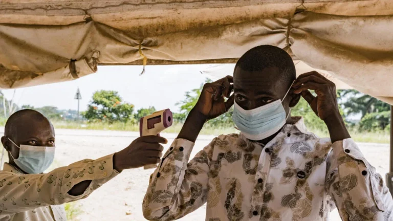 US intensifies Ebola precautions border
