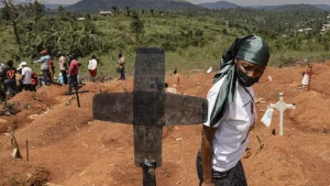 Ebola outbreak expert warning
