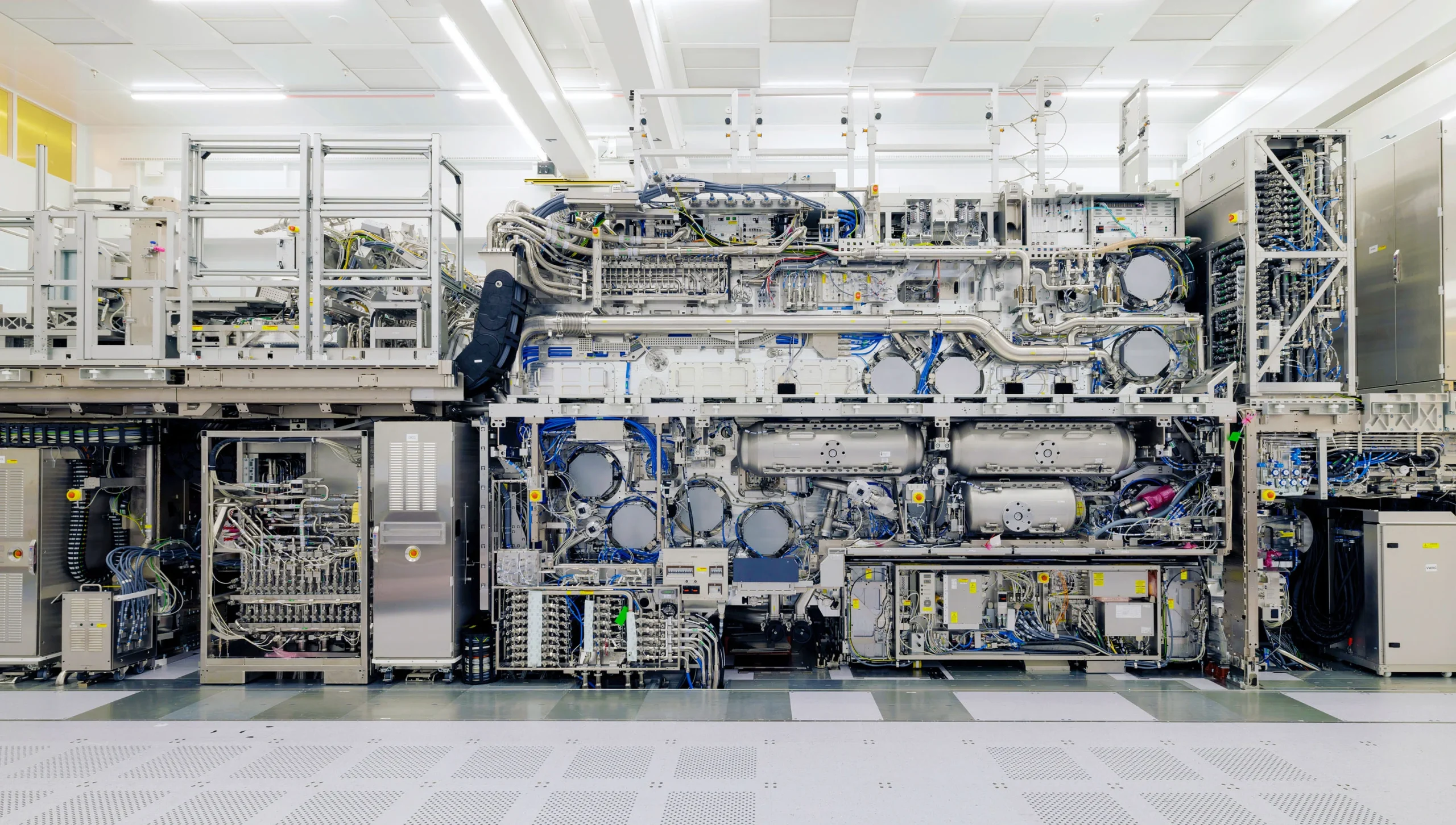 Inside the ASML $400 million machine that’s reshaping chipmaking – and Anthropic’s clash with Washington