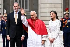Pope Leo arrival Madrid Royal Palace