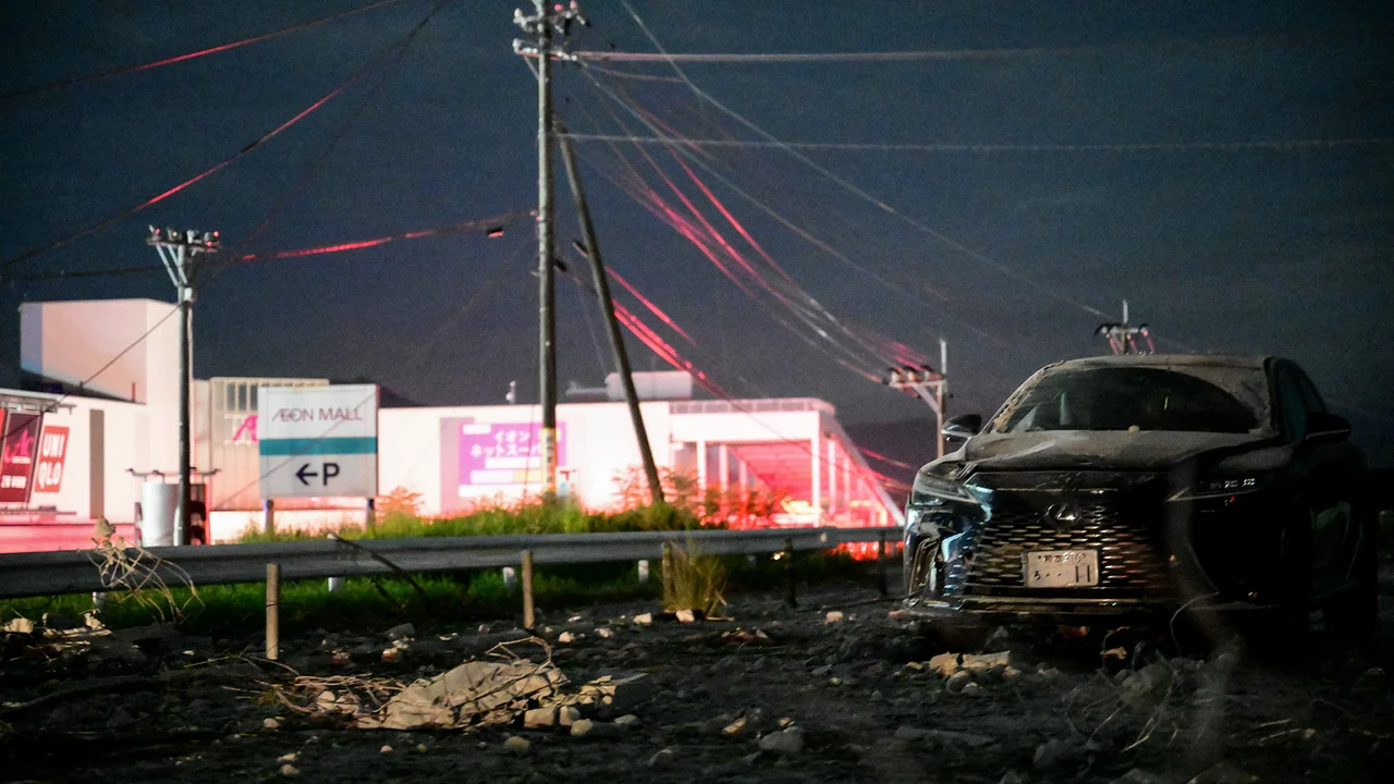 6.8 Earthquake Japan Traps Shoppers, Shakes Kumamoto Castle – Why This Quake Defied Expectations