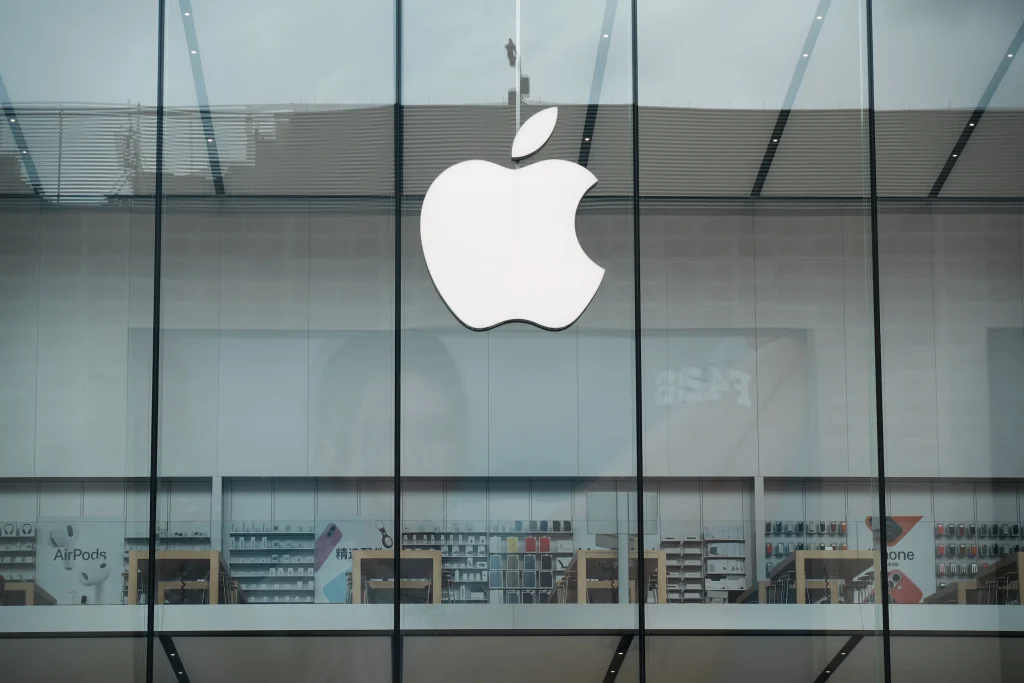 Apple AI Strategy Drives $5 Trillion Valuation Without Giant Models