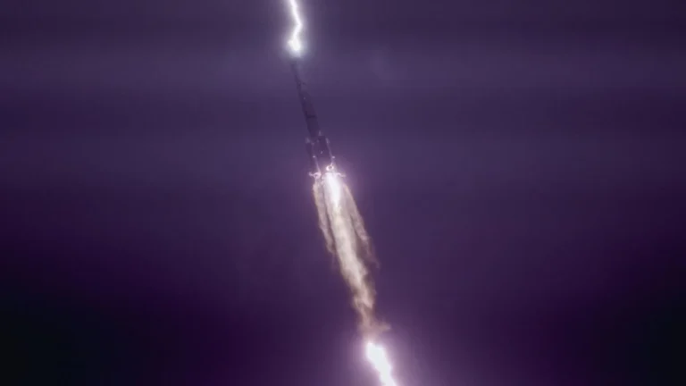Chinese rocket struck by lightning