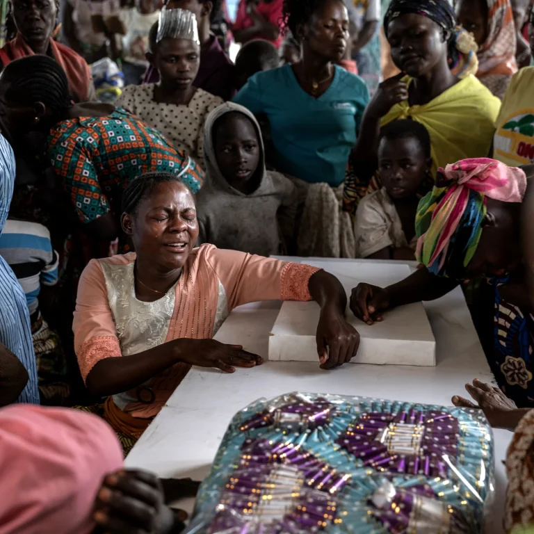 Ebola outbreak in crowded Congo camps