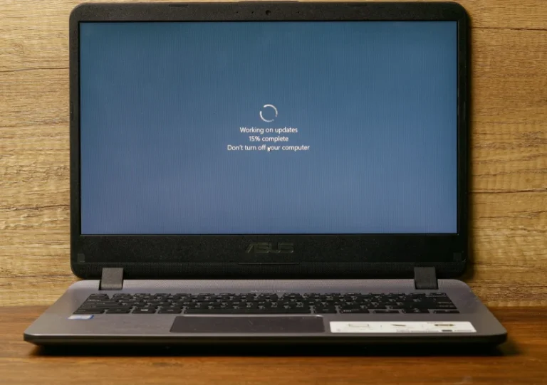 Microsoft patches 570 security flaws