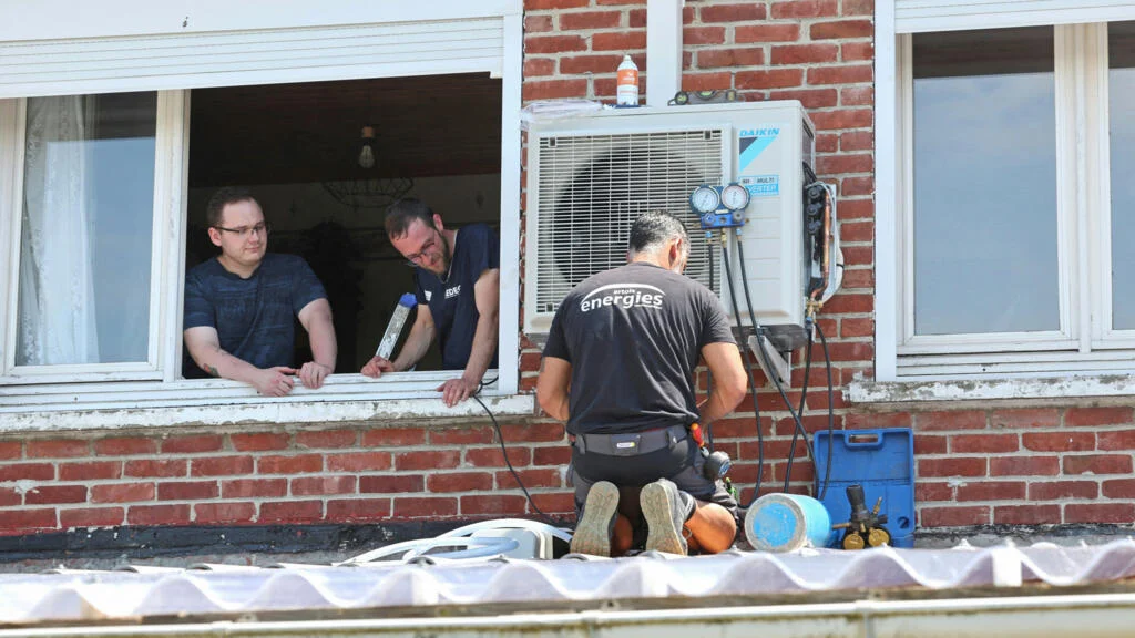 Paris Heatwave Triggers Air Conditioning Hunt as Crowds Flood Discount Stores