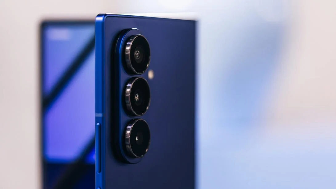 Samsung foldable phones teaser reveals literal reshaping of the next generation