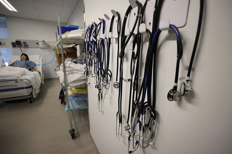 Nursing shortage retention crisis image