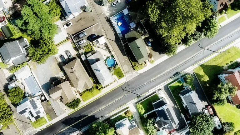 U.S. home prices fall 16%