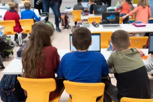 Classroom devices hindering AI skills