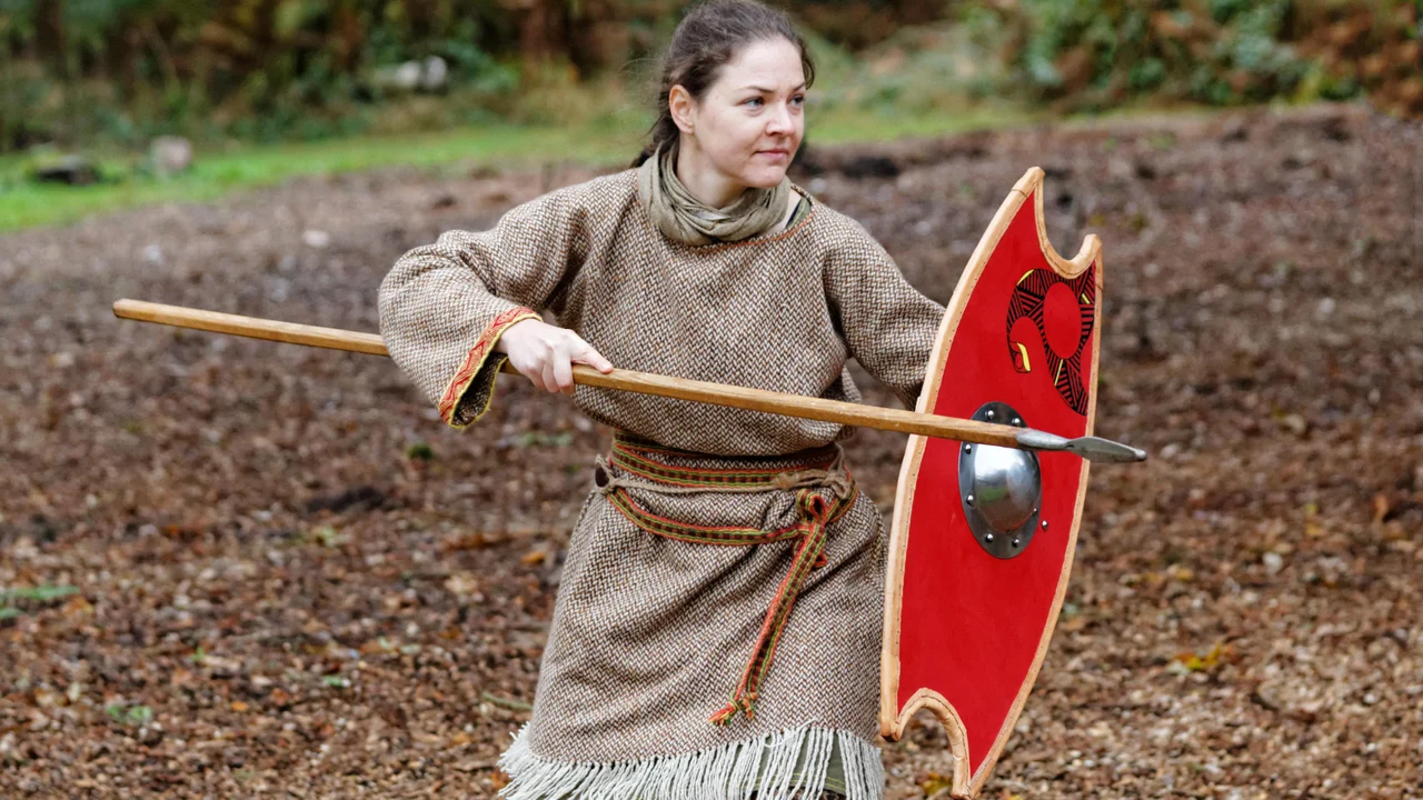 Did Celtic Women Take Up Arms? New Evidence from Iron Age Graves