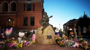 Global Dolly Parton tribute landmarks