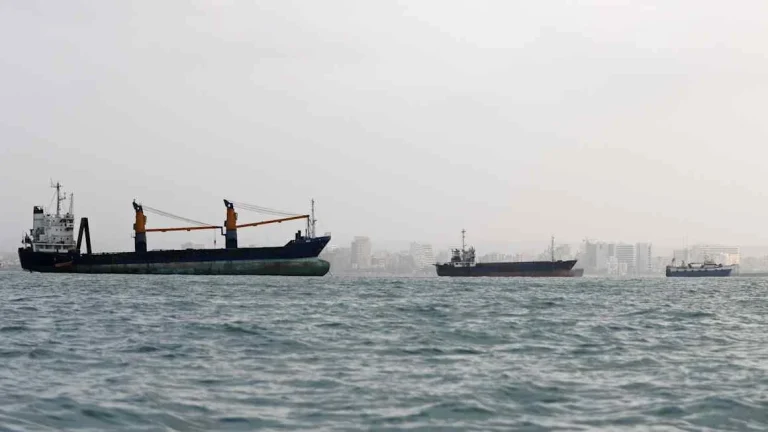 Iran threatens 46 ships Hormuz