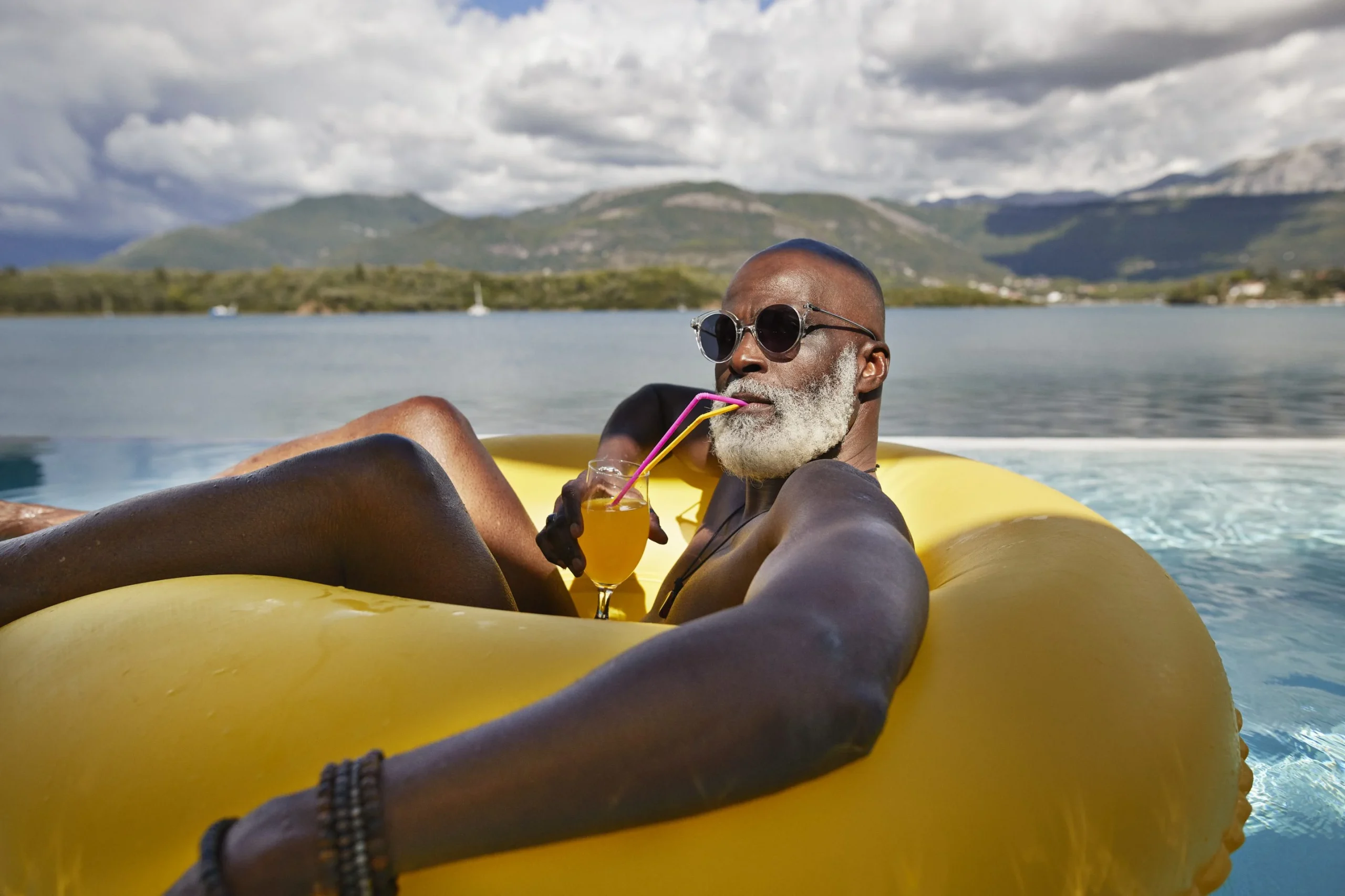 Stock Market Wealth Effect Fuels Surge in Baby Boomer Retirement, Shrinks Labor Force