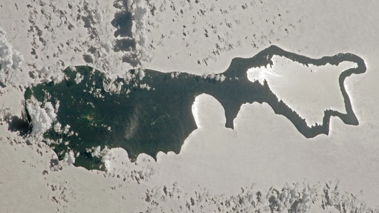 Sunglint Turns Pacific’s Rennell Island into a Giant Silver Lens – Space View