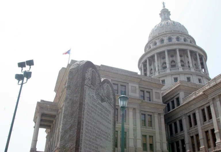 Texas moms lawsuit Ten Commandments