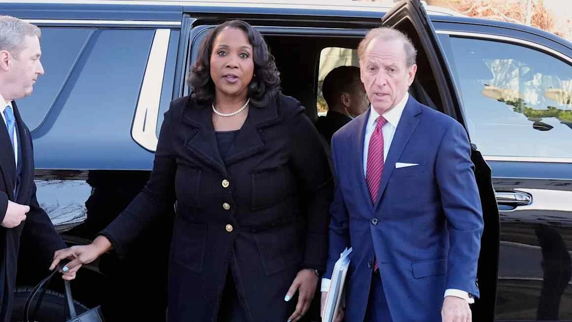 Trump threat to sack Fed governor Lisa Cook reignites political clash