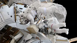 Astronauts replace ISS camera