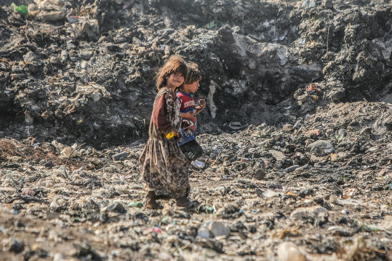 Displaced Syrians Scavenge Burning Dumpsites to Survive