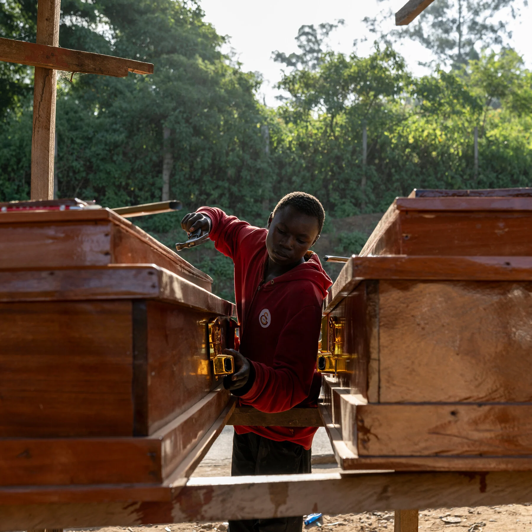 Ebola Burial Crisis: Inside Bunia’s Coffin‑Making Rituals
