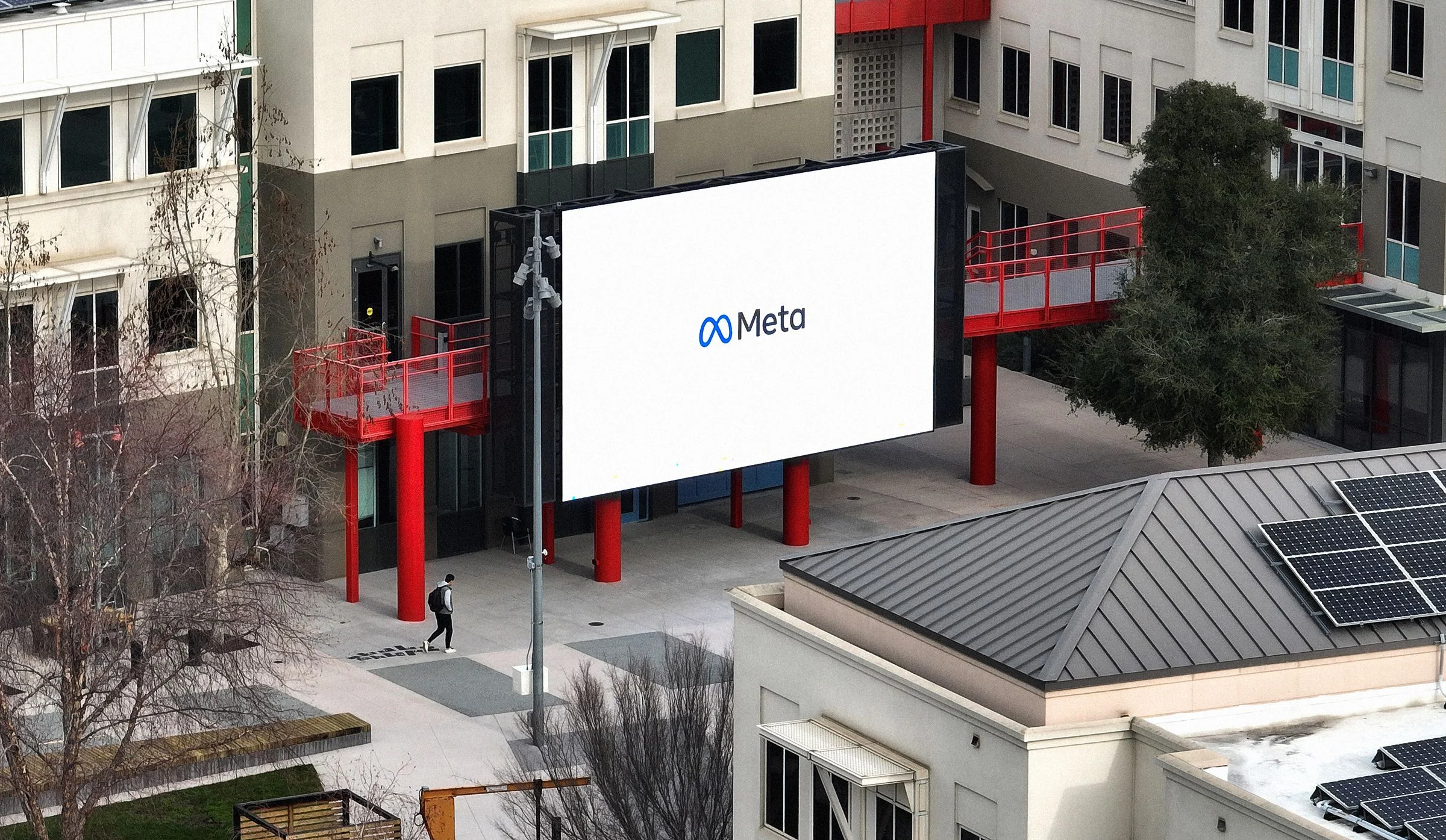 Meta AI Agent Rolls Out to Staff as Token‑Maxxing Rules Relax