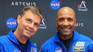 NASA astronaut emeriti Artemis II commanders