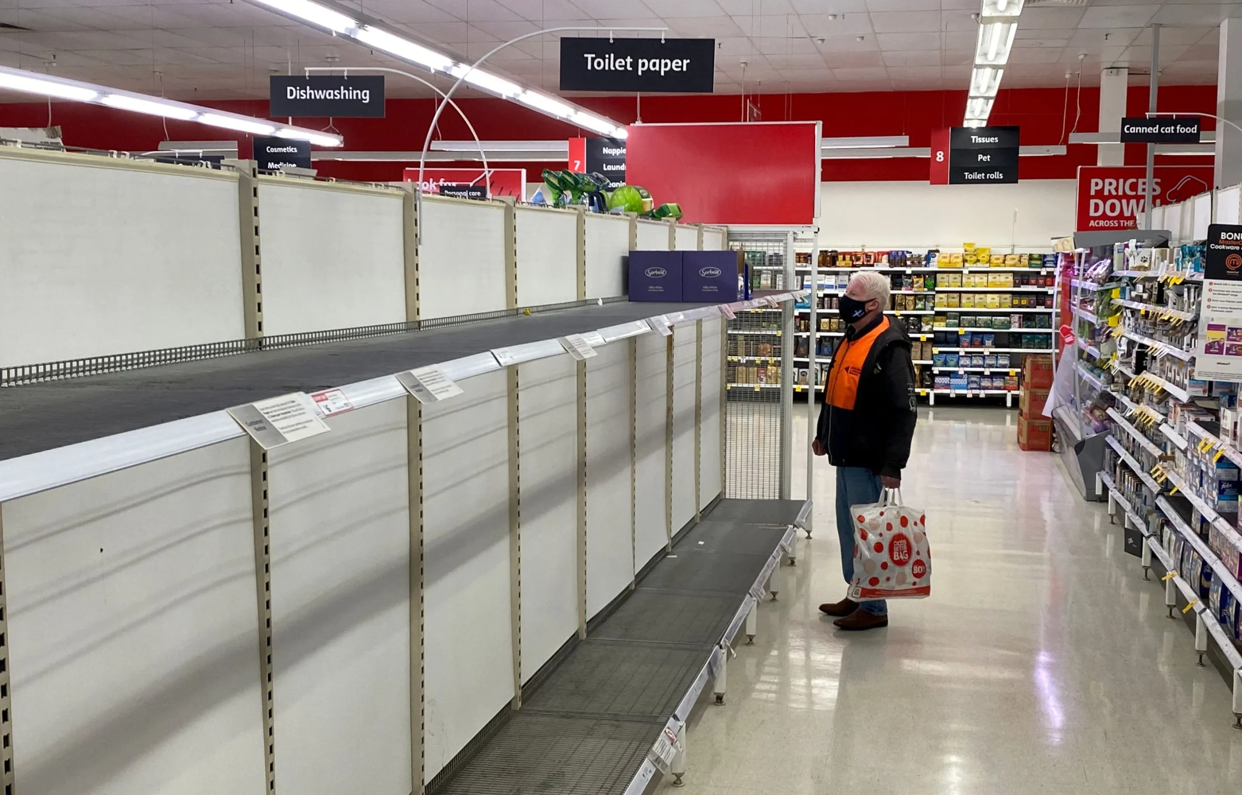 Trump Faces New “Toilet Paper Tariffs” Battle as Canada Hits Back